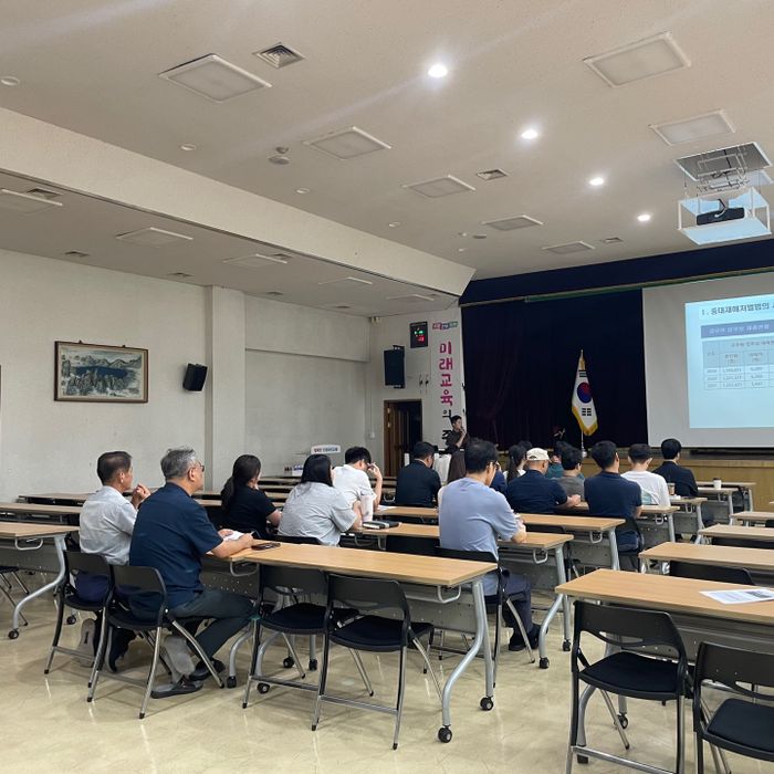 ▲기도교육청이 '찾아가는 안전·보건 컨설팅' 사업의 일환으로 안양과천교육지원청 대상 컨설팅을 하고 있는 모습. (경기도교육청)