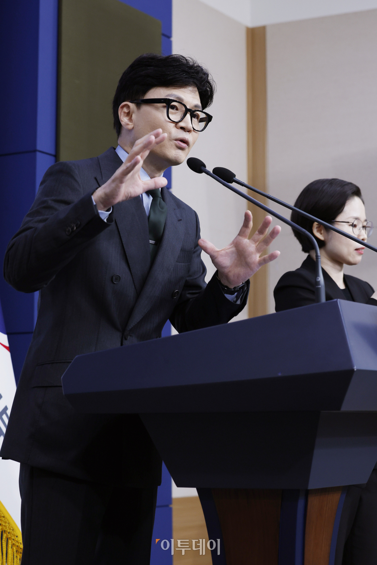 ▲한동훈 법무부 장관이 18일 서울 종로구 정부서울청사 별관에서 '엘리엇 국제투자분쟁(ISDS) 사건 판정 후속조치 관련 브리핑'을 하고 있다. 조현호 기자 hyunho@