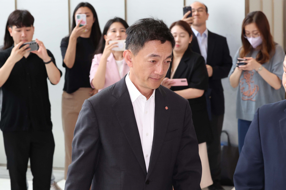 ▲안세진 롯데미래전략연구소 대표가 18일 서울 송파구 롯데월드타워에서 열린 ‘롯데그룹 2023 하반기 밸류 크리에이션 미팅(VCM)’에 참석하고 있다. 신태현 기자 holjjak@