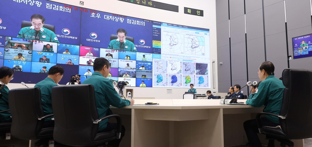 ▲한덕수 국무총리가 19일 오전 정부세종청사에서 열린 집중호우 대처 점검회의를 주재하고 있다. (연합뉴스)