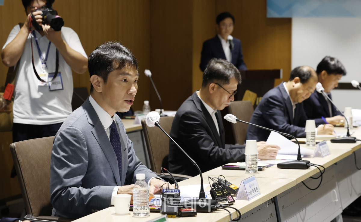 ▲이복현 금융감독원장이 19일 오전 서울 중구 기업은행에서 열린 '취약차주 지원 활성화를 위한 중소기업·소상공인 간담회'에서 인사말을 하고 있다. 조현호 기자 hyunho@