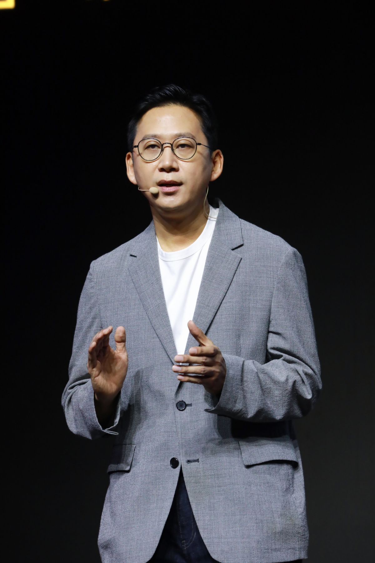 ▲배경훈 LG AI연구원장이 19일 서울 마곡 LG사이언스파크 컨버전스홀에서 열린 LG AI 토크 콘서트에서 발표하고 있다. (사진제공=LG)