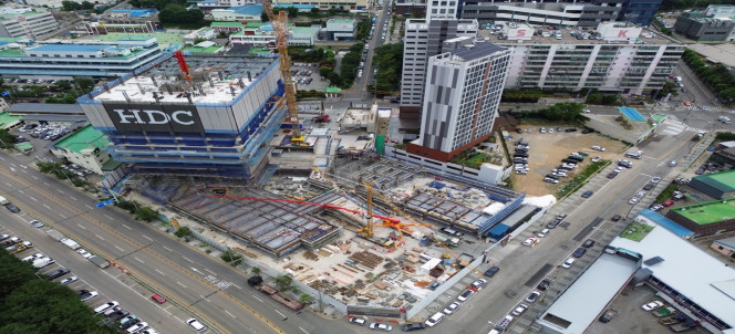 ▲HDC현대산업개발에서 품질관리 실명 책임 시스템 운영을 위해 촬영된 성남산단 재생복합지식산업센터 드론 전경 사진. (사진제공=HDC현대산업개발)