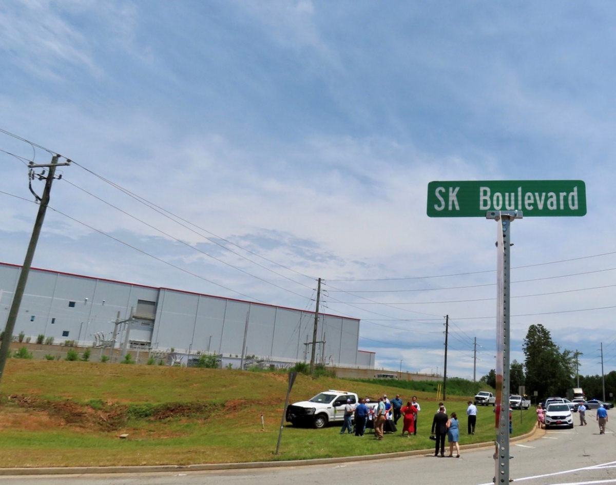 ▲미국 조지아주 잭슨카운티 커머스시의 ‘SK 블러바드’ 표지판. (사진제공=SK온)