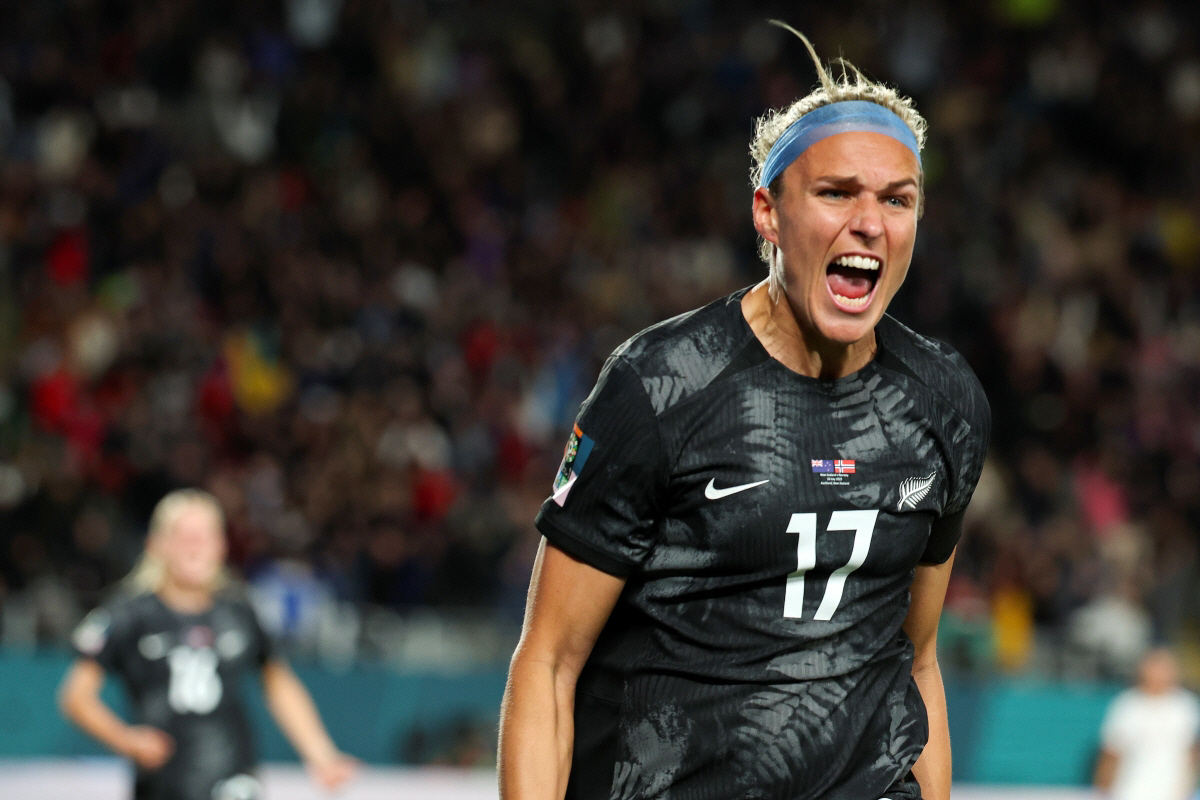 ▲해나 윌킨슨(뉴질랜드)이 선제골을 넣고 기뻐하고 있다. (EPA/연합뉴스)