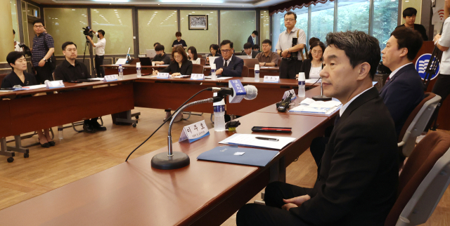 ▲이주호 사회부총리 겸 교육부 장관이 21일 서울 서초구 한국교총에서 열린 '교권 확립을 위한 현장 교원 간담회'에 참석해 있다. (연합뉴스)