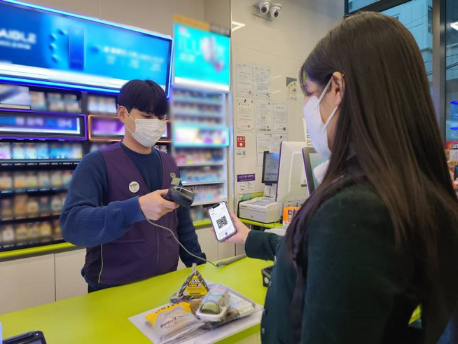 ▲편의점 CU는 이달 서울시를 비롯해 전국 33개 지역으로 아동급식카드 모바일 결제 서비스 제공 범위를 넓힌다고 23일 밝혔다.  (사진제공=BGF)