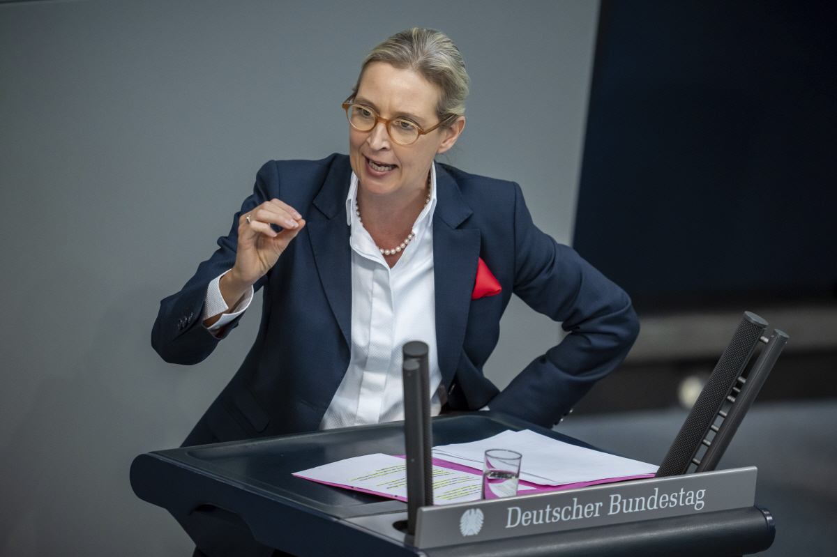 ▲독일 극우 정당 독일을위한대안(AfD)의 알리체 바이델 공동 원내대표가 7일 의회에서 연설하고 있다. 베를린/AP뉴시스
