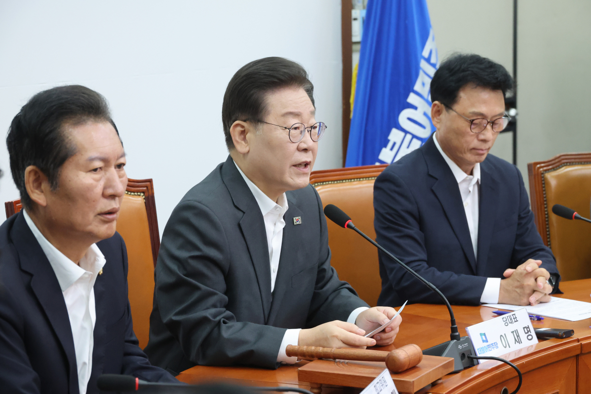 ▲더불어민주당 이재명 대표가 24일 오전 국회에서 열린 최고위원회의에서 발언하고 있다. 2023.7.24 hwayoung7@yna.co.kr/2023-07-24 10:08:40/<저작권자 ⓒ 1980-2023 ㈜연합뉴스. 무단 전재 재배포 금지.> (연합뉴스)