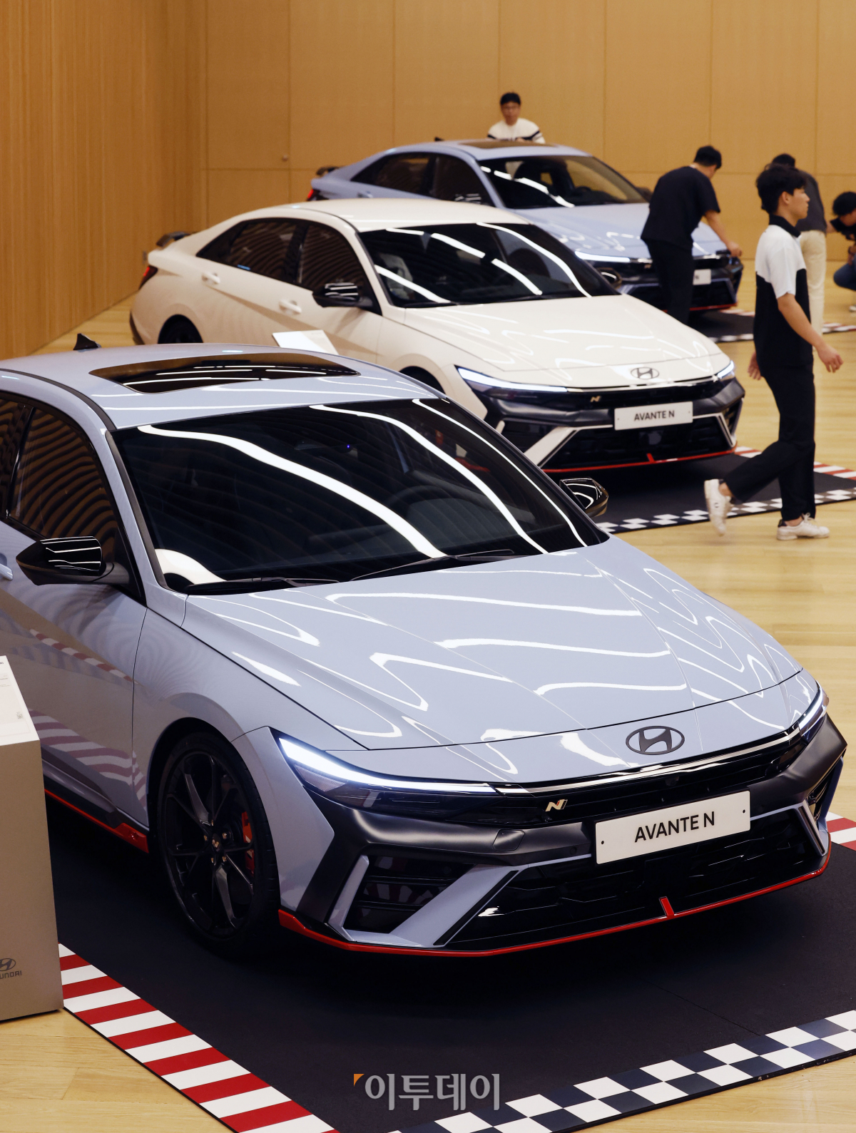 ▲24일 오전 경기도 고양시 현대모터스튜디오 고양에서 열린 '더 뉴 아반떼 N' 사전 공개 행사에 현대 신형 더 뉴 아반떼N이 전시되어 있다. 조현호 기자 hyunho@