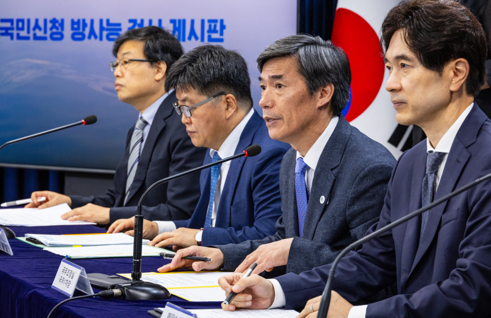 ▲박구연 국무조정실 1차장(오른쪽 두 번째)이 17일 오전 서울 종로구 정부서울청사에서 열린 후쿠시마 원전 오염수 방류 관련 일일 브리핑을 하고 있다. (연합뉴스)