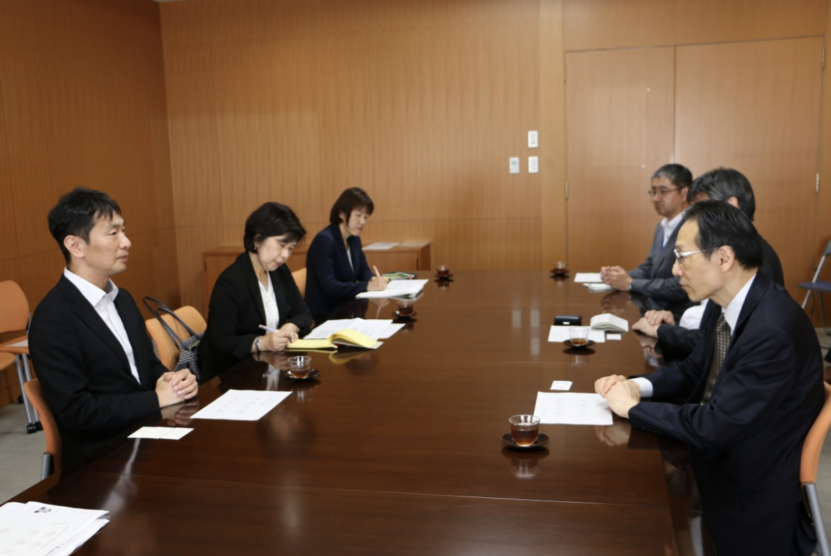 ▲24일 이복현 금감원장(사진왼쪽)과 쿠리타 테루히사 금융청 장관과 면담하고 있다. (사진제공= 금감원)