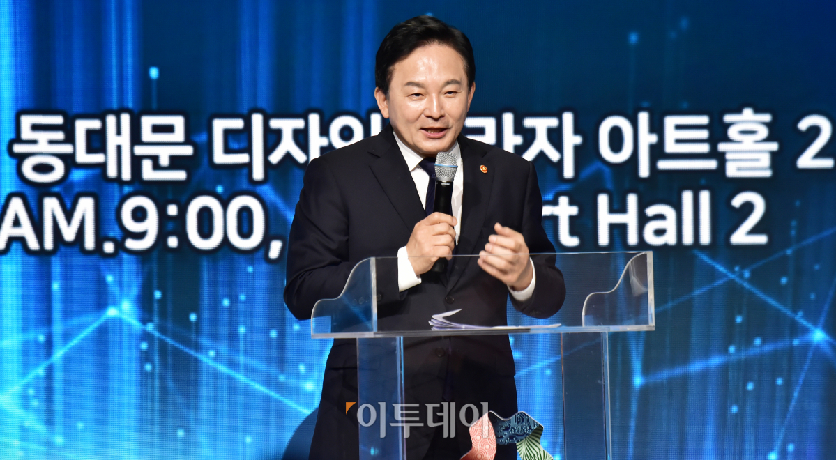 ▲원희룡 국토교통부 장관이 25일 오전 서울 중구 동대문디자인플라자에서 열린 네옴 로드쇼에서 환영사를 하고 있다. 조현호 기자 hyunho@