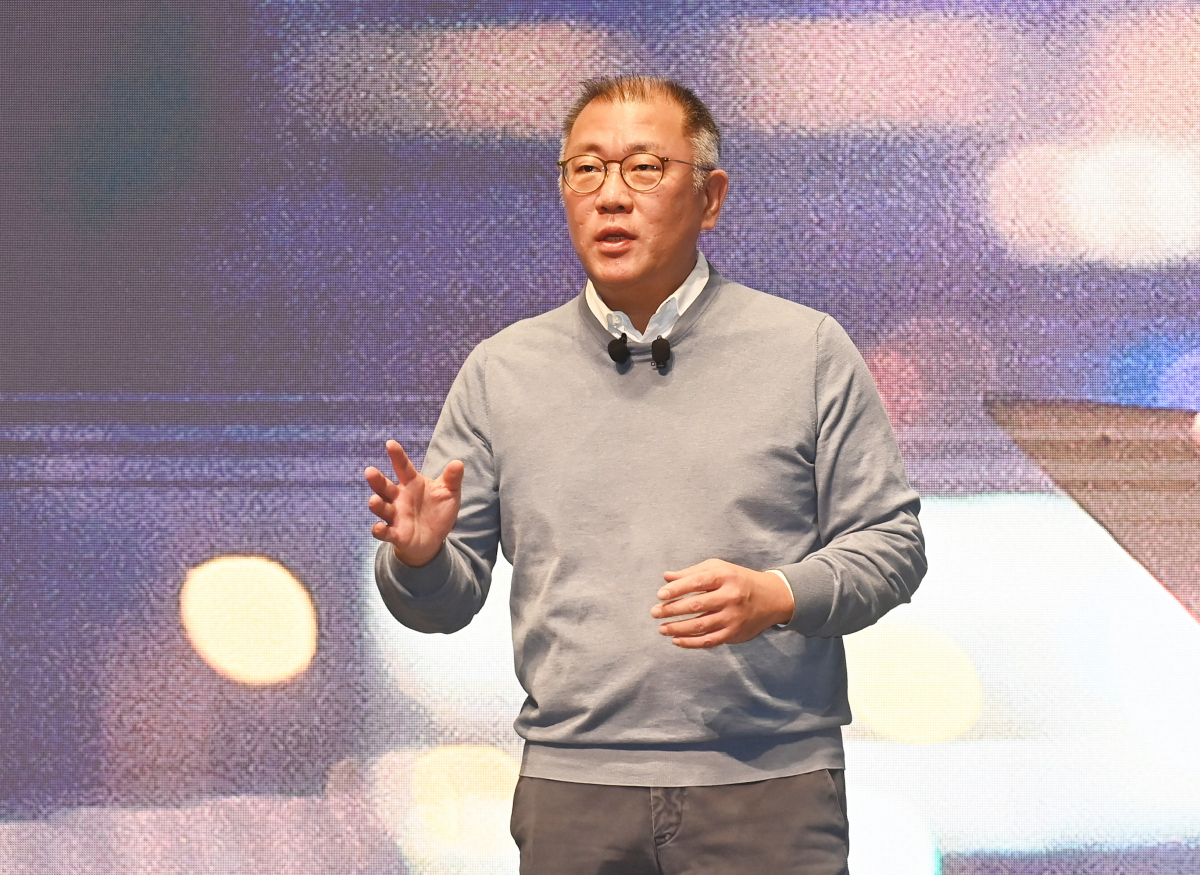 ▲정의선 현대자동차그룹 회장이 2023 현대차그룹 신년회에서 신년 메시지를 발표하고 있다. (뉴시스)