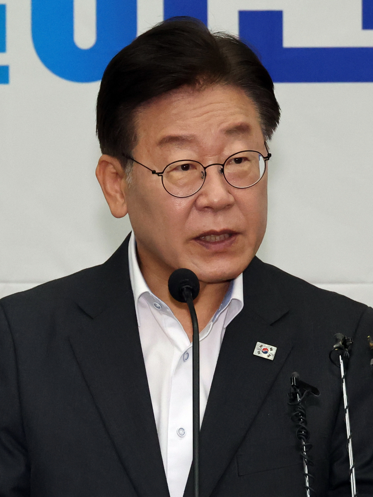 ▲<YONHAP PHOTO-2250> 의총 참석한 이재명 대표 (서울=연합뉴스) 한상균 기자 = 27일 국회에서 열린 더불어민주당 의원총회에서 이재명 대표가 발언하고 있다. 2023.7.27 xyz@yna.co.kr/2023-07-27 10:36:57/<저작권자 ⓒ 1980-2023 ㈜연합뉴스. 무단 전재 재배포 금지.>