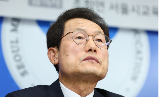 ▲조희연 서울시교육감이 지난 24일 오후 서울시 종로구 시교육청에서 열린 시교육청-교직 3단체 긴급 공동 기자회견에서 취재진 질문을 경청하고 있다.  (연합뉴스)