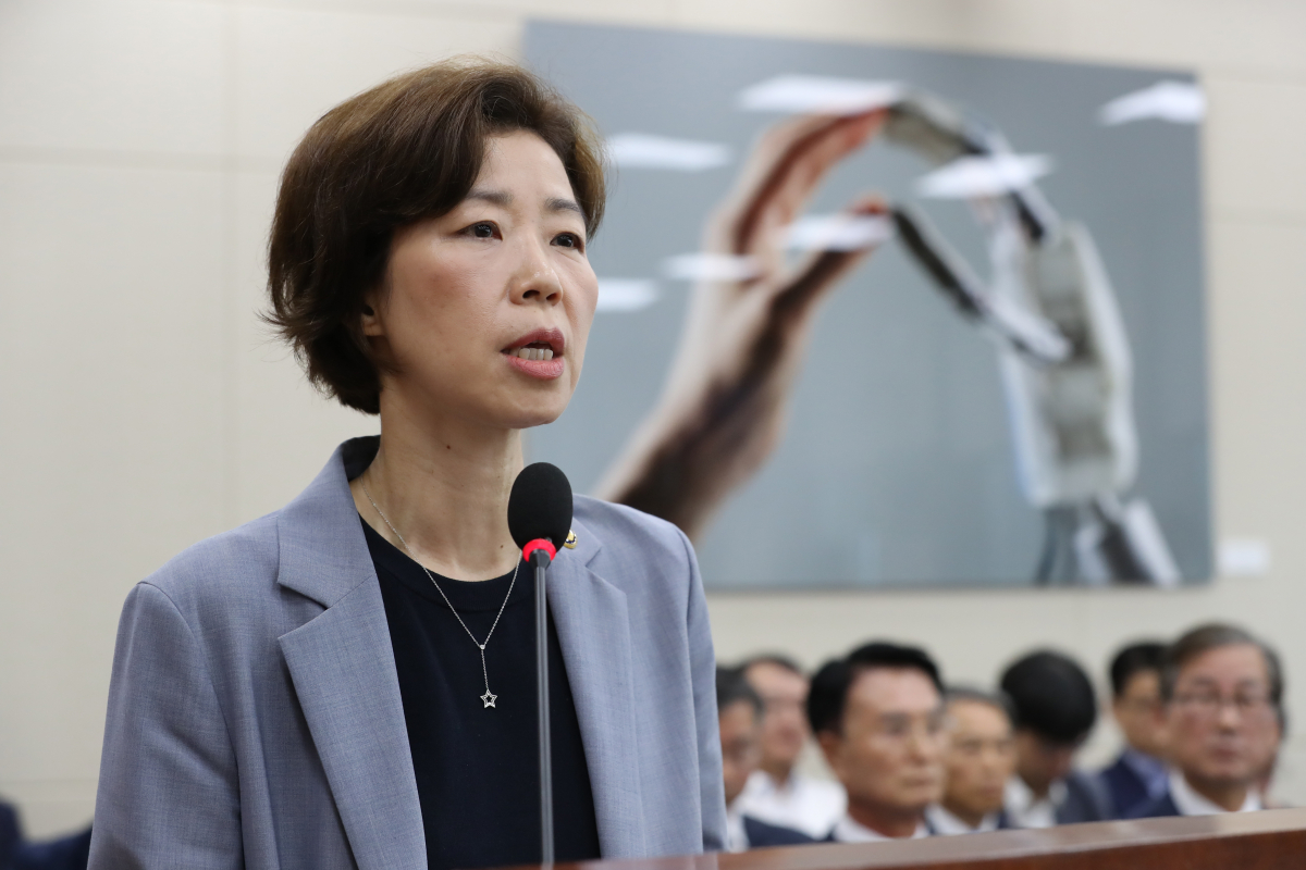 ▲조성경 과학기술정보통신부 제1차관이 27일 오전 서울 여의도 국회에서 열린 과학기술정보방송통신위원회 전체회의에서 이종호 장관이 발표한 우주항공청기본방향 관련 발언을 하고 있다.  (뉴시스)