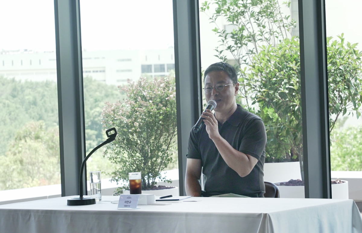 ▲이만규 아난티 대표이사가 26일 부산광역시 기장군 빌라쥬 드 아난티에서 열린 기자간담회에 참석해 사업 계획에 대해 말하고 있다. (사진제공=아난티)