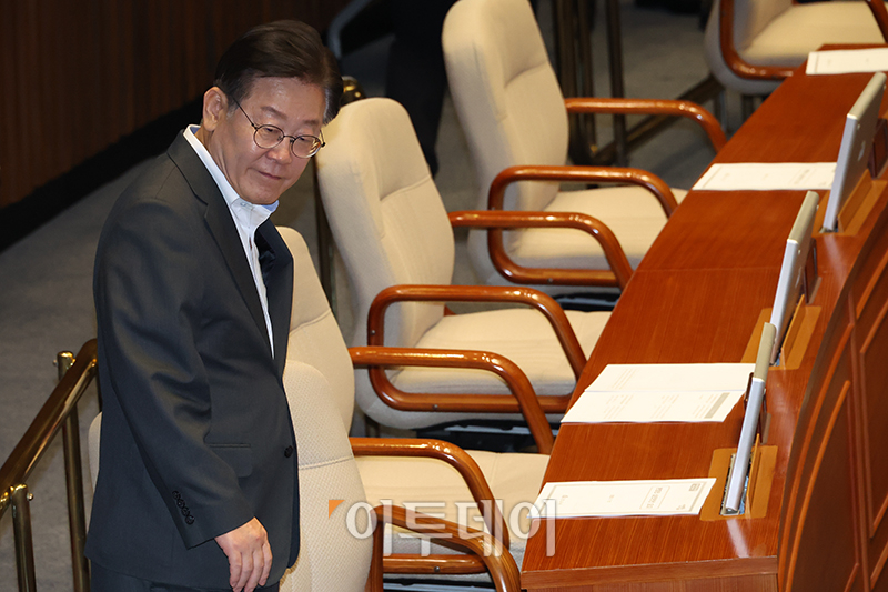 ▲이재명 더불어민주당 대표가 27일 서울 여의도 국회에서 열린 본회의에 참석하고 있다. 고이란 기자 photoeran@