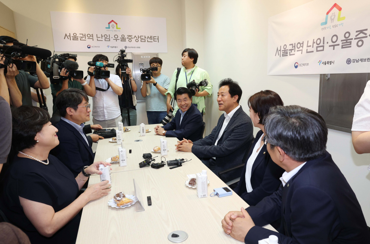 ▲오세훈 서울시장이 31일 서울 송파구 가든파이브 내 서울권역 난임·우울증 상담센터에서 열린 개소식에서 발언하고 있다. 이날 문을 연 ‘서울권역 난임·우울증 상담센터’에선 정신건강의학과 전문의와 산부인과 전문의, 사회복지사가 난임 부부와 임산부 등의 심리상담을 전문적으로 지원한다. 신태현 기자 holjjak@