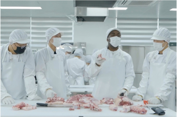 ▲‘얼리어잡터’ 조나단, 한국생명과학고등학교 방문 (사진제공=KBS1)