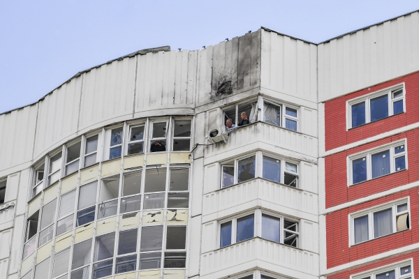 ▲러시아 모스크바의 한 아파트 건물에 5월 30일 드론 충돌로 발생한 화재 흔적이 보인다. 모스크바/신화뉴시스
