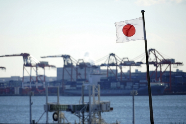 ▲2022년 1월 20일 일본 도쿄의 항구 근처에 일본 국기가 휘날리고 있다. 도쿄/AP뉴시스
