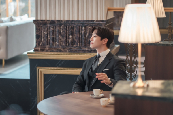 ▲'킹더랜드' 9회(사진 제공=앤피오엔터테인먼트, 바이포엠스튜디오, SLL)