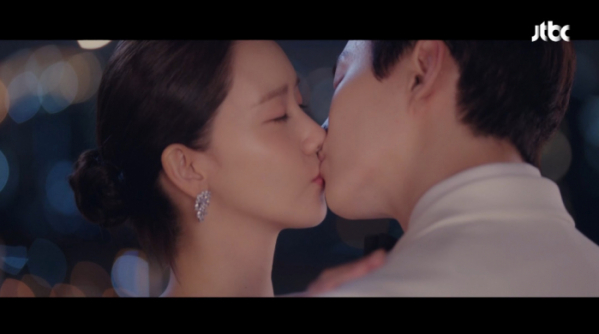 ▲'킹더랜드' 윤아, 이준호(사진=JTBC 방송화면 캡처)