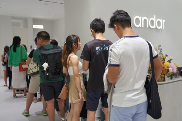 ▲안다르는 동남아 시장 진출을 위해 지난 14일 싱가포르 중심 상권인 마리나 베이에 위치한 쇼핑몰 '마리나 스퀘어'에 1호 글로벌 매장을 오픈했다고 17일 밝혔다. (사진제공=안다르)