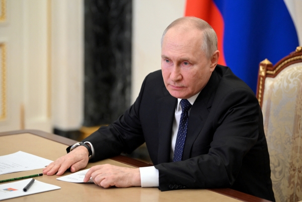 ▲블라디미르 푸틴 러시아 대통령이 17일(현지시간) 러시아 모스크바에서 크림대교 공격 관련 당국자들과 회의하고 있다. 모스크바/로이터연합뉴스
