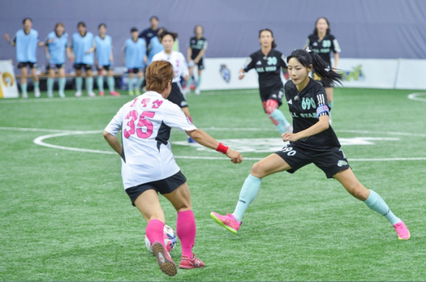 ▲'골때녀' 김민지(오른쪽)(사진제공=SBS)