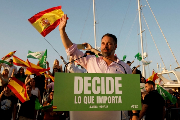 ▲스페인 엘 에히도에서 6일 극우 정당 복스(Vox)의 산티아고 아바스칼 대표가 연설하고 있다. 엘 에히도(스페인)/로이터연합뉴스
