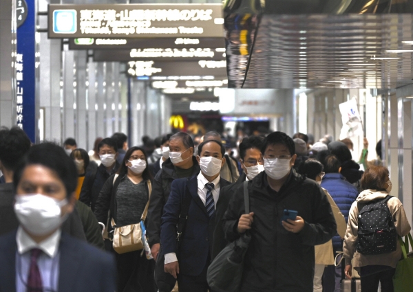 ▲2022년 11월 15일 일본 도쿄역에서 사람들이 걷고 있다. 도쿄/신화뉴시스
