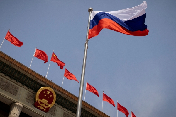 ▲2023년 5월 24일 중국 베이징 인민대회당 앞에 러시아 국기가 휘날리고 있다. 베이징/로이터연합뉴스
