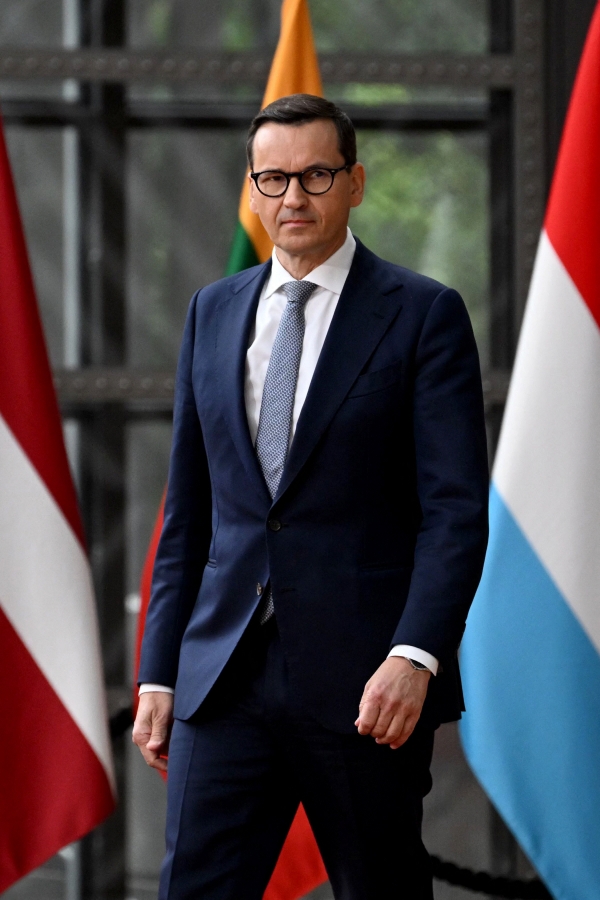 ▲마테우슈 모라비에츠키 폴란드 총리가 18일 벨기에 브뤼셀에서 회의에 참석하기 위해 도착하고 있다. 브뤼셀/AFP연합뉴스
