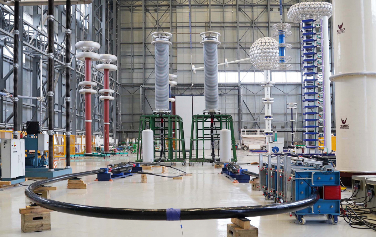 ▲대한전선이 한전전력연구원 고창전력시험센터에서 KEMA Laps의 입회 하에 인증 시험을 시행하고 있다. (사진제공=대한전선)