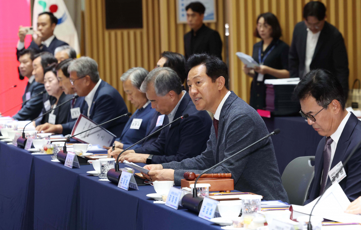 ▲오세훈 서울시장이 2일 서울 중구 서울시청에서 열린 ‘사회갈등 치유와 국민통합 증진’을 위한 서울시-국민통합위원회-서울시의회 업무협약 및 국민통합위 서울지역협의회 출범식에서 인사말을 하고 있다. 신태현 기자 holjjak@