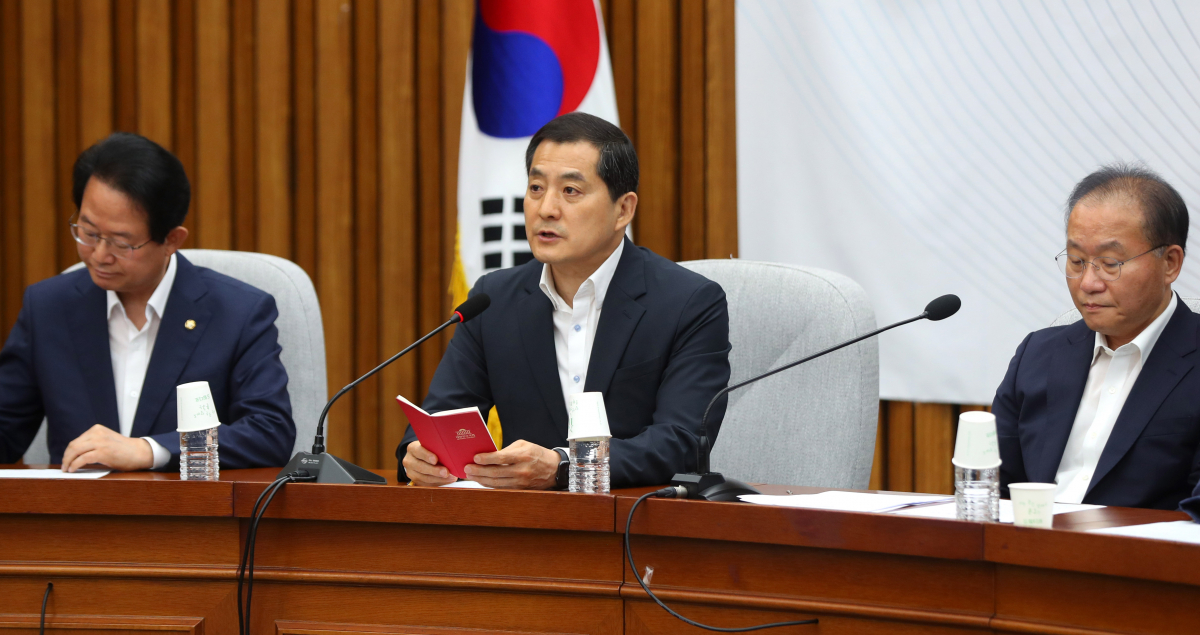 ▲[서울=뉴시스] 추상철 기자 = 박대출 국민의힘 정책위의장이 1일 오전 서울 여의도 국회에서 열린 원내대책회의에서 발언하고 있다. 2023.08.01. scchoo@newsis.com