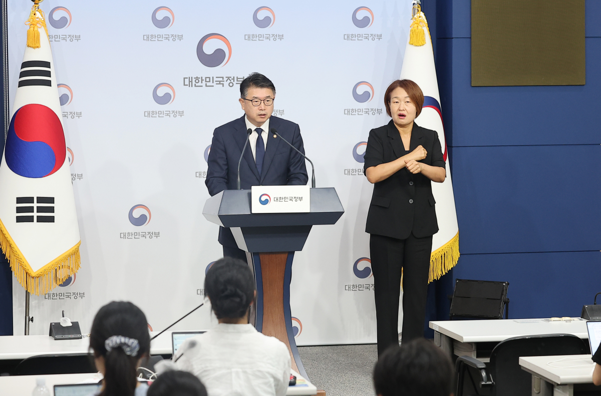 ▲장상윤 교육부 차관이 4일 정부서울청사에서 '서이초 합동조사단 조사결과 발표' 브리핑을 진행하고 있다. (연합뉴스)