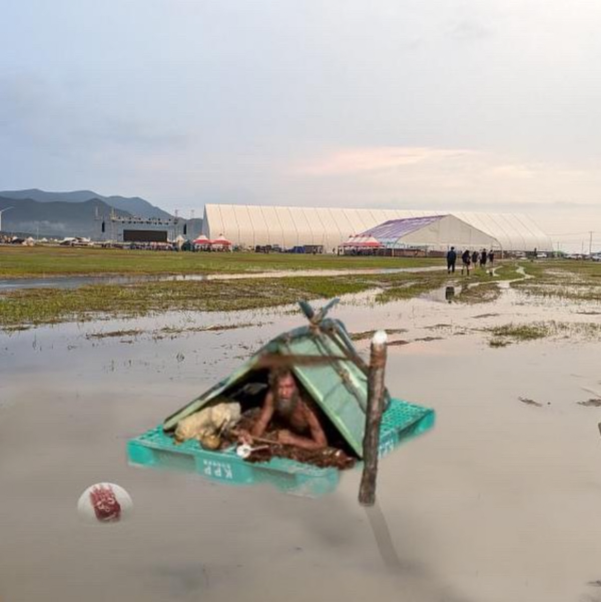 ▲침수 야영장을 꼬집는 밈. (출처=인스타그램 캡처)
