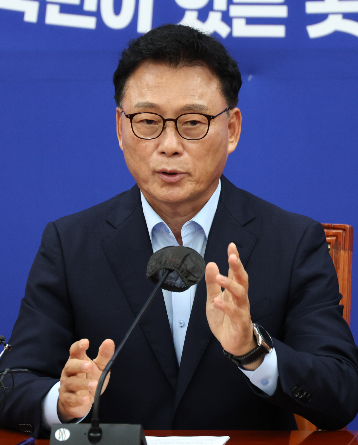 ▲<YONHAP PHOTO-1770> 발언하는 박광온 원내대표    (서울=연합뉴스) 하사헌 기자 = 더불어민주당 박광온 원내대표가 6일 오전 서울 여의도 국회에서 열린 더불어민주당 제4기 원내대표단 100일 기자간담회에서 발언하고 있다. 2023.8.6    toadboy@yna.co.kr/2023-08-06 11:27:50/<저작권자 ⓒ 1980-2023 ㈜연합뉴스. 무단 전재 재배포 금지.>