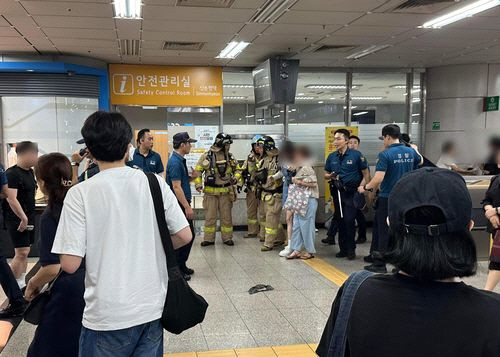 ▲사진은 출동한 경찰관과 소방대원이 현장을 수습하는 모습. 연합뉴스
