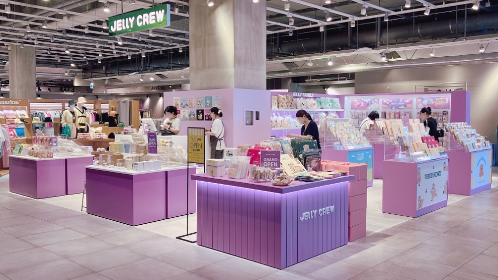 ▲AK플라자 수원점에 들어선 젤리크루 매장. (사진제공=핸드허그)