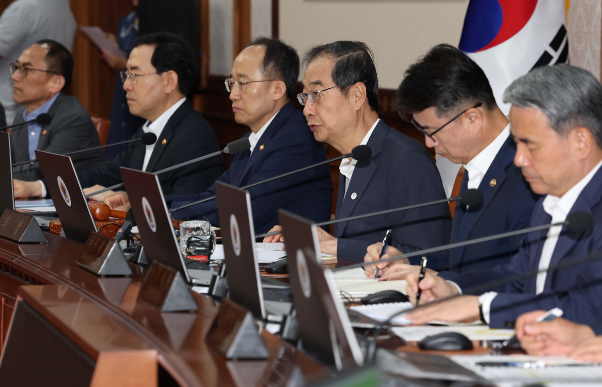 ▲한덕수 국무총리가 8일 서울 종로구 정부서울청사에서 열린 국무회의에서 모두발언을 하고 있다. 신태현 기자 holjjak@