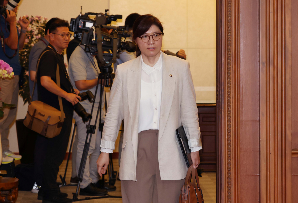 ▲장미란 문화체육관광부 제2차관이 8일 서울 종로구 정부서울청사에서 열린 국무회의에 참석하고 있다. 신태현 기자 holjjak@