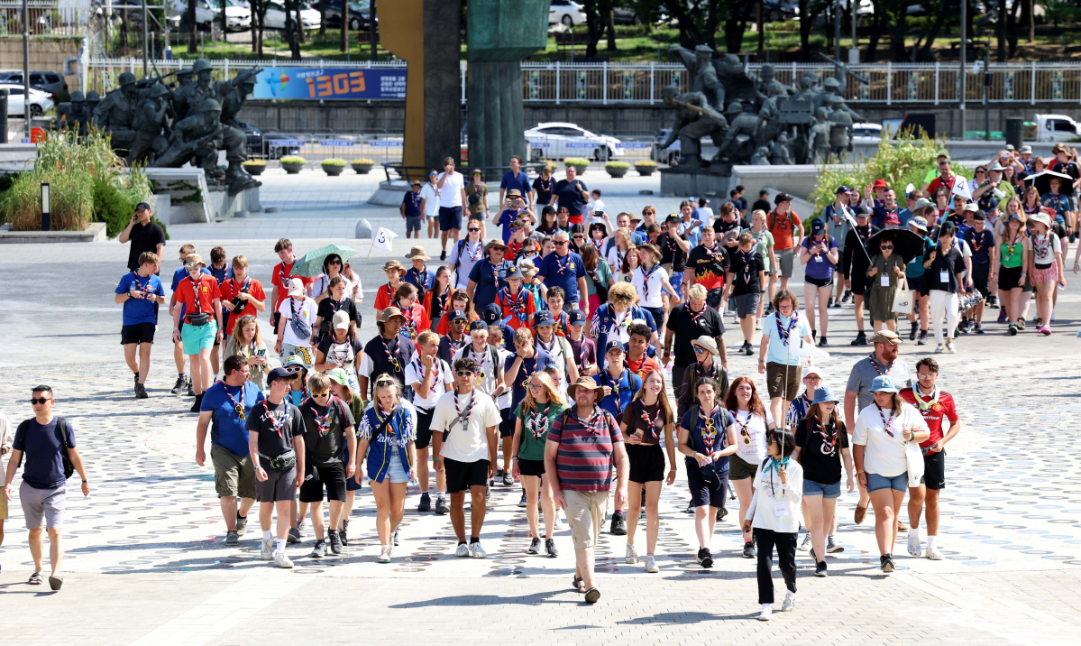 ▲2023 새만금 세계 스카우트 잼버리 행사에서 조기 퇴영한 영국 스카우트 대표단이 8일 서울 용산구 전쟁기념관을 방문하고 있다. 신태현 기자 holjjak@