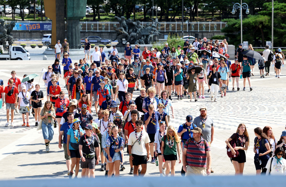 ▲2023 새만금 세계 스카우트 잼버리 행사에서 조기 퇴영한 영국 스카우트 대표단이 8일 서울 용산구 전쟁기념관을 방문하고 있다. 신태현 기자 holjjak@