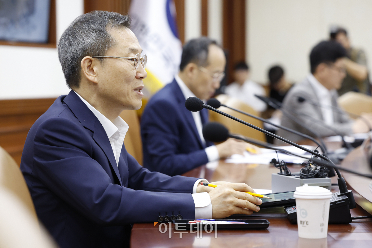 ▲이종호 과학기술정보통신부 장관이 9일 오전 서울 종로구 정부서울청사에서 열린 '비상경제장관회의 겸 수출투자대책회의'에서 모두발언을 하고 있다. 조현호 기자 hyunho@