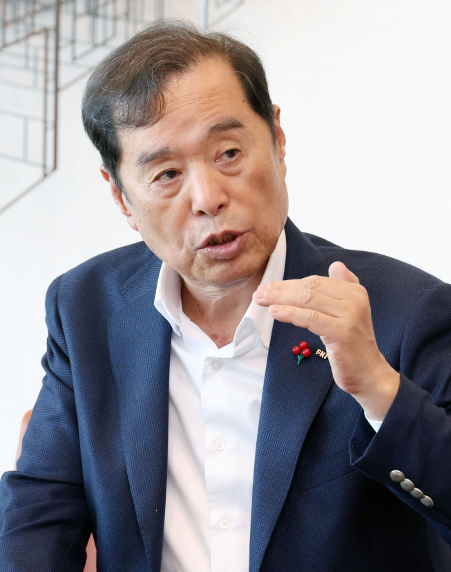 ▲김병준 전국경제인연합회 회장 직무대행이 8일 서울 여의도 전경련 회관 접견실에서 이투데이와 인터뷰를 하고 있다. 고이란 기자 photoeran@